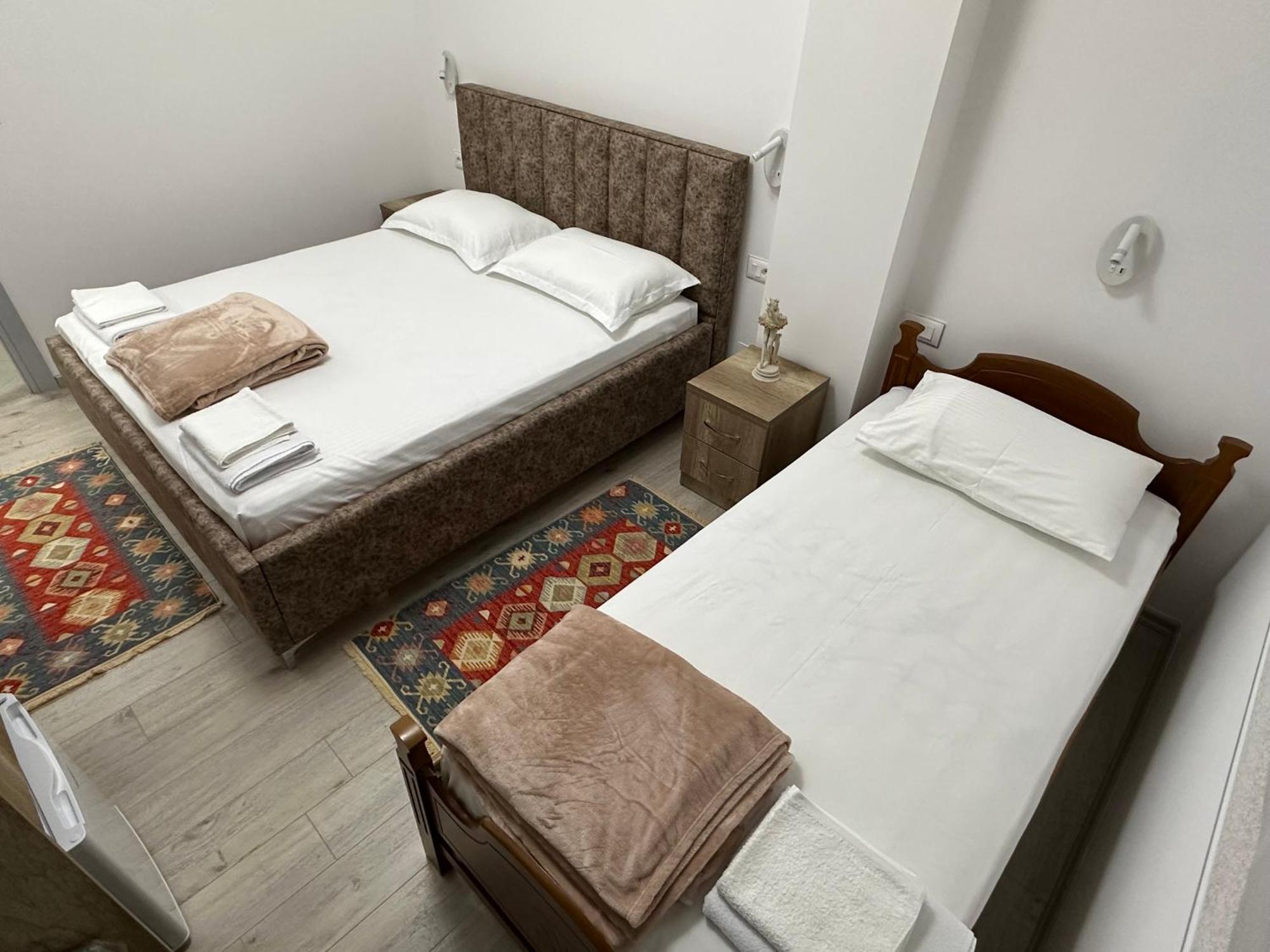 Lola's Hotel